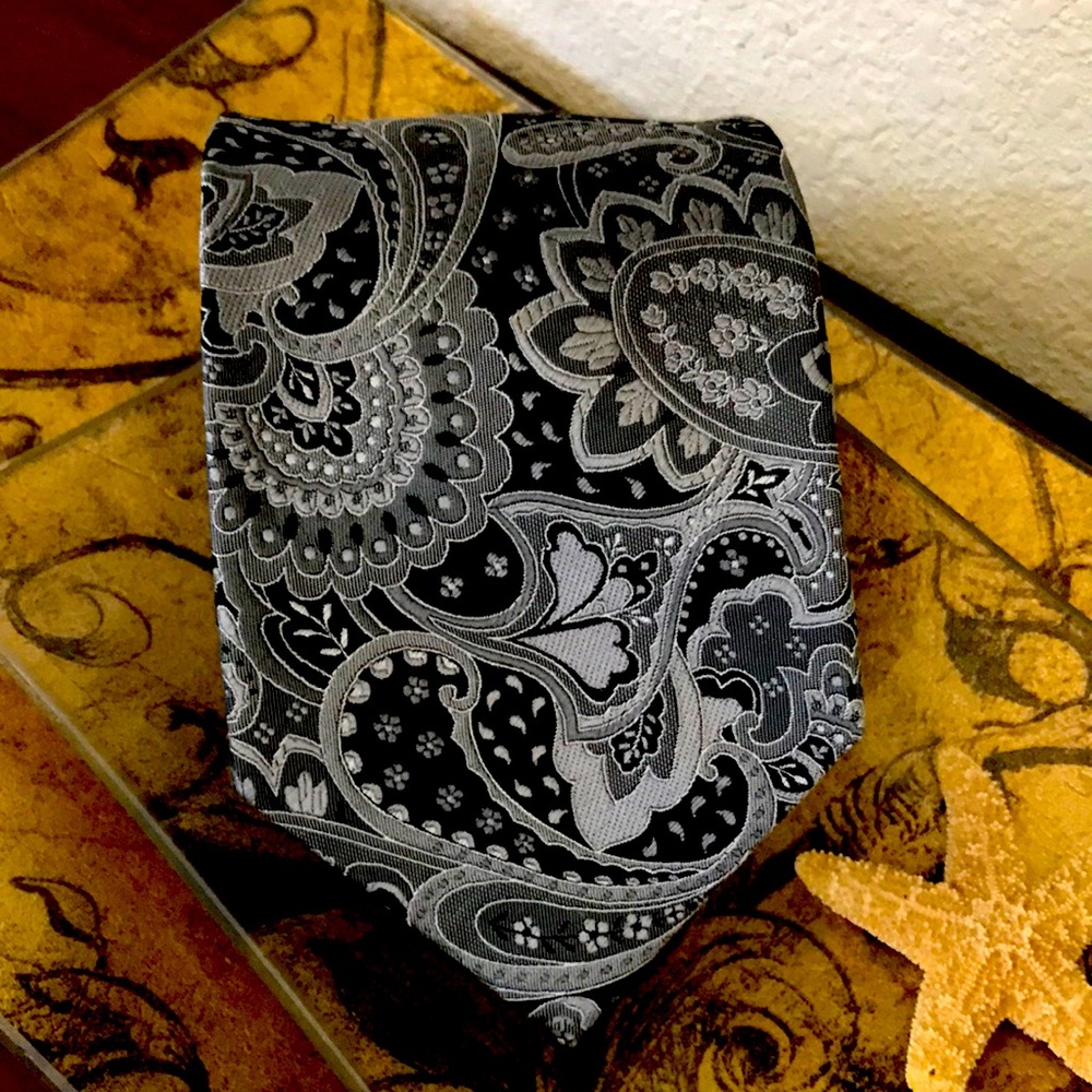 Black and Silver Grey Geoffrey Beene Vintage Tie